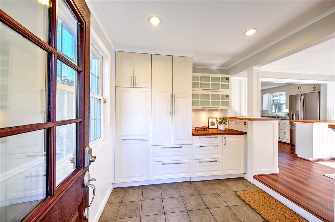 367 New Meadow Road Barrington, RI 02806 - Photo 3 of 37