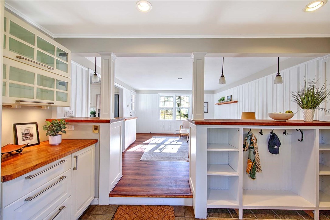 367 New Meadow Road Barrington, RI 02806 - Photo 4 of 37