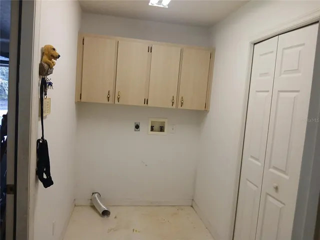 a view of walk in closet