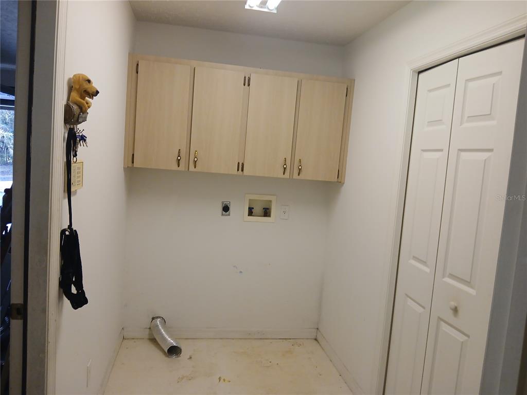 5497 West C Road Bushnell, FL 33513 - Photo 12 of 15 a view of walk in closet