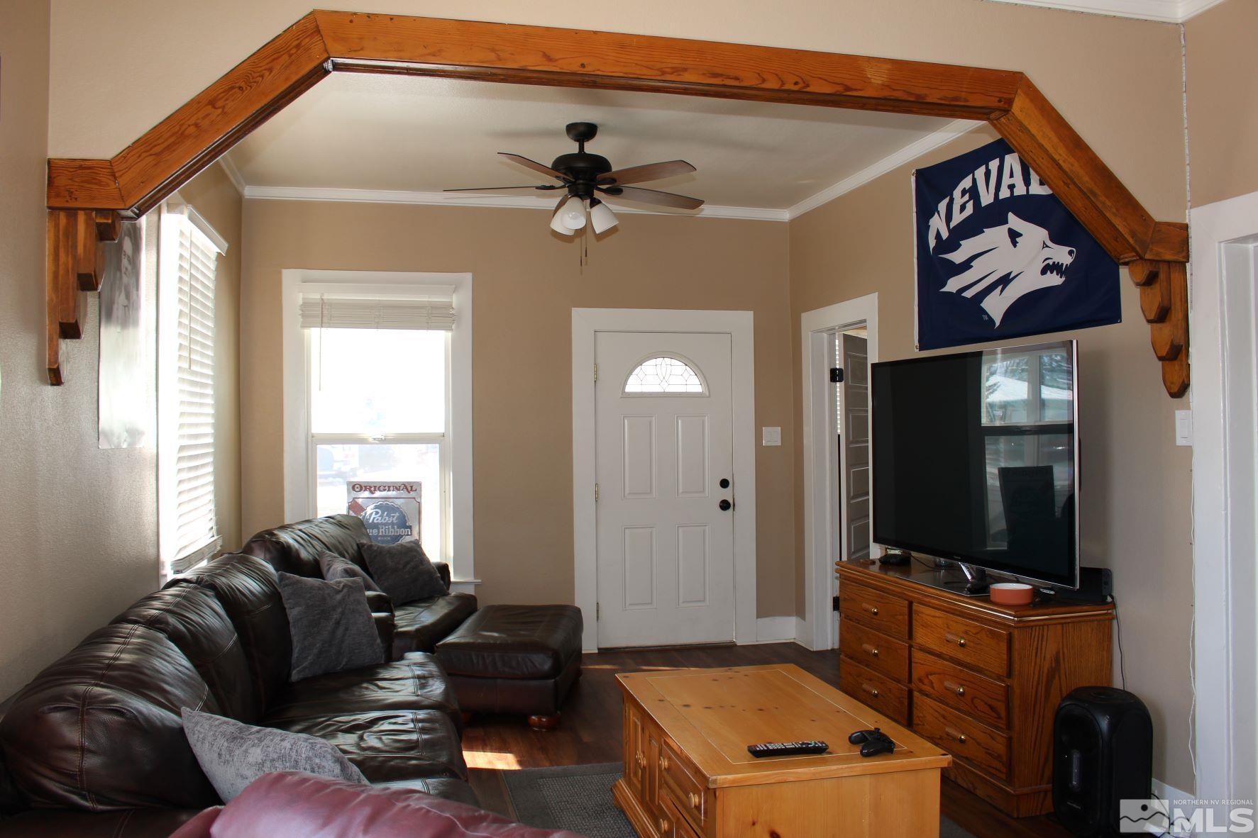 918 Washington Street Reno, NV 89503 - Photo 2 of 34 a living room with furniture and a flat screen tv