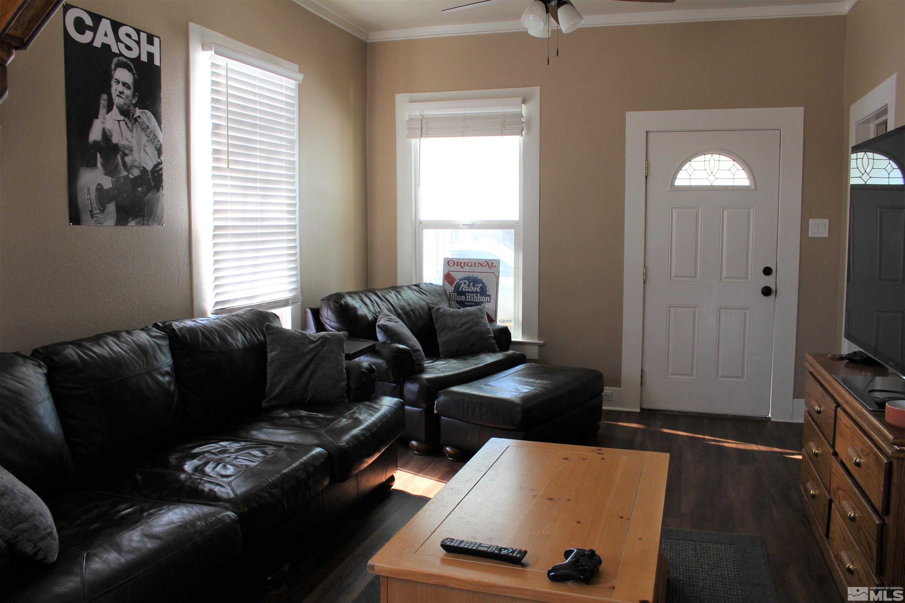 918 Washington Street Reno, NV 89503 - Photo 5 of 34 a living room with furniture and a flat screen tv