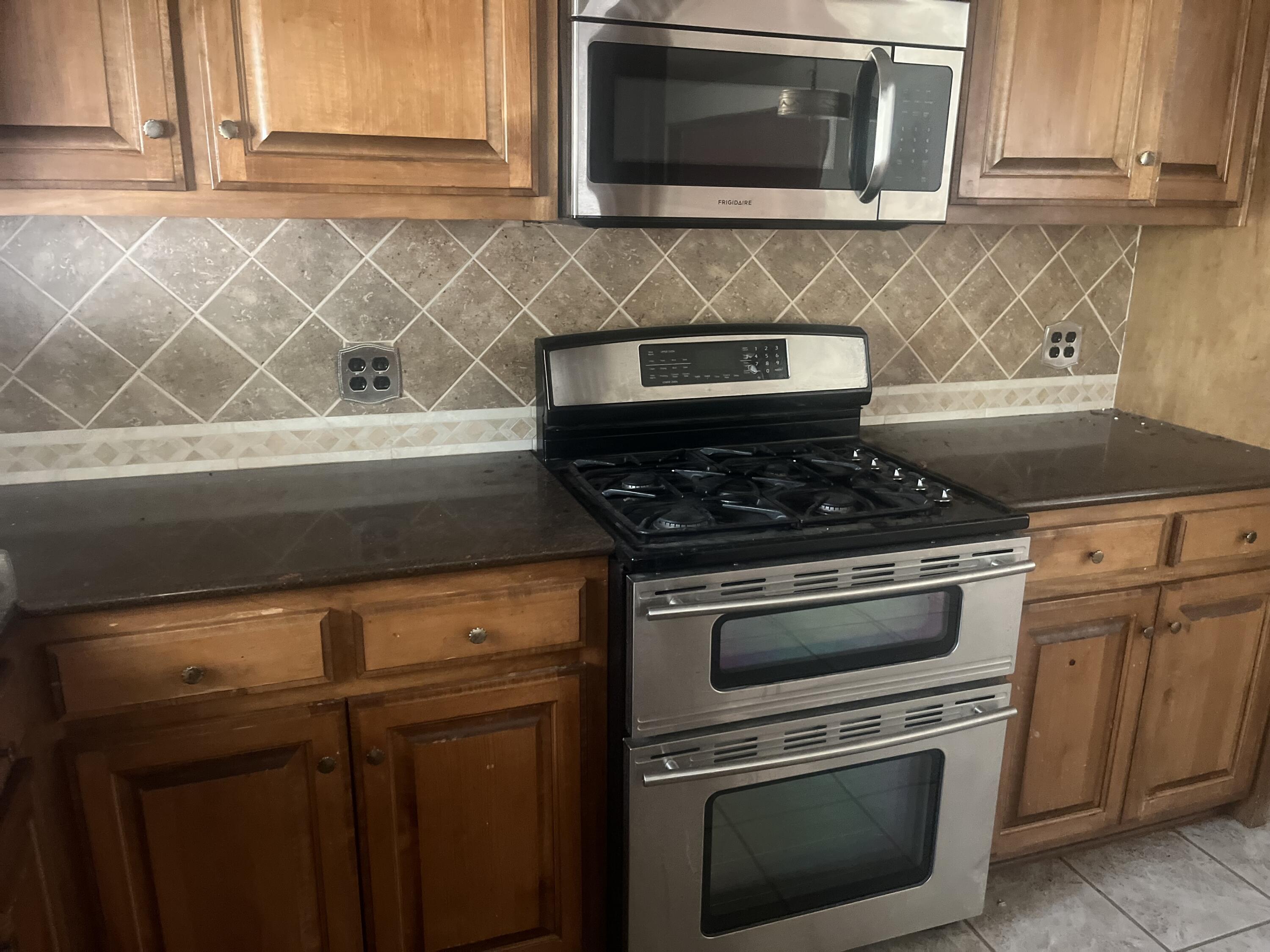 3013 66th Street Lubbock, TX 79413 - Photo 2 of 30 Kitchen