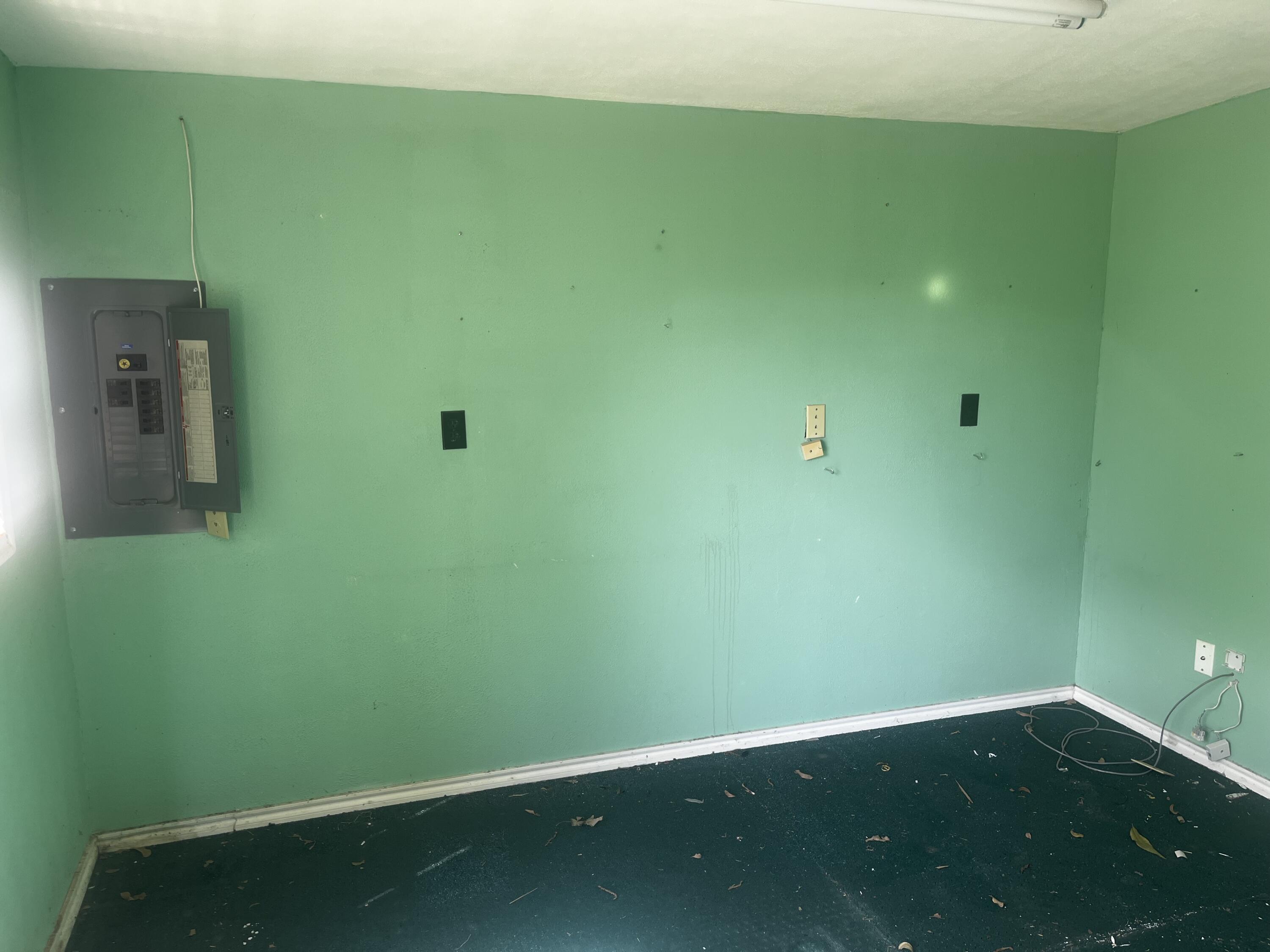 3013 66th Street Lubbock, TX 79413 - Photo 27 of 30 Storage workshop