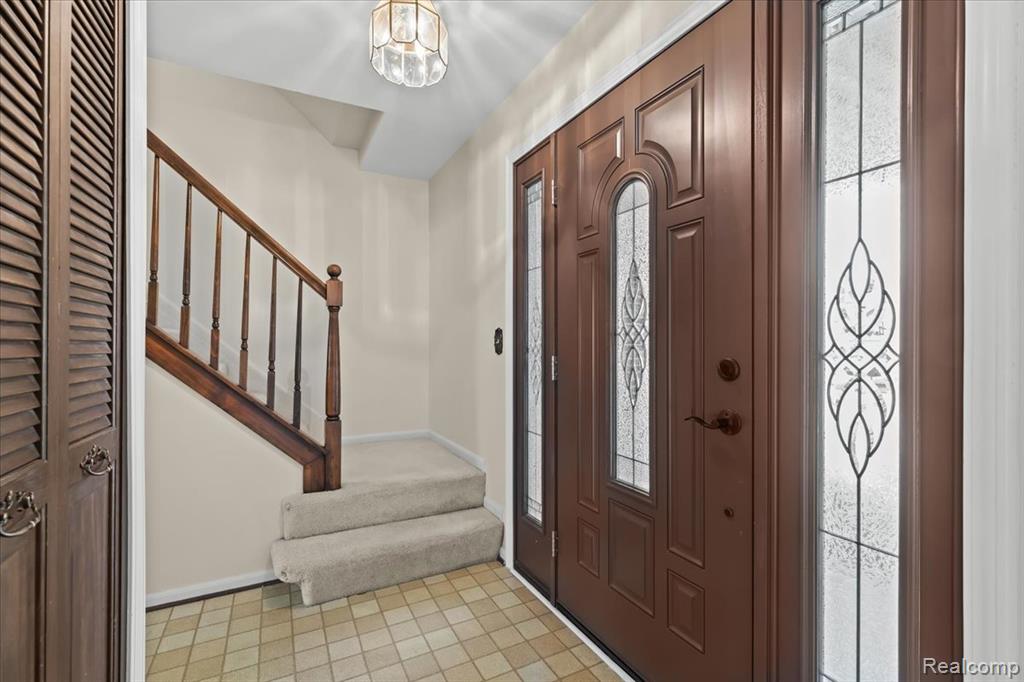 15212 Riverside Street Livonia, MI 48154 - Photo 5 of 38