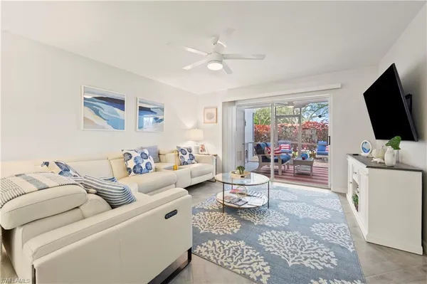 $385,000 | 585 Club Side Drive, Unit 3104, Naples, FL 34110