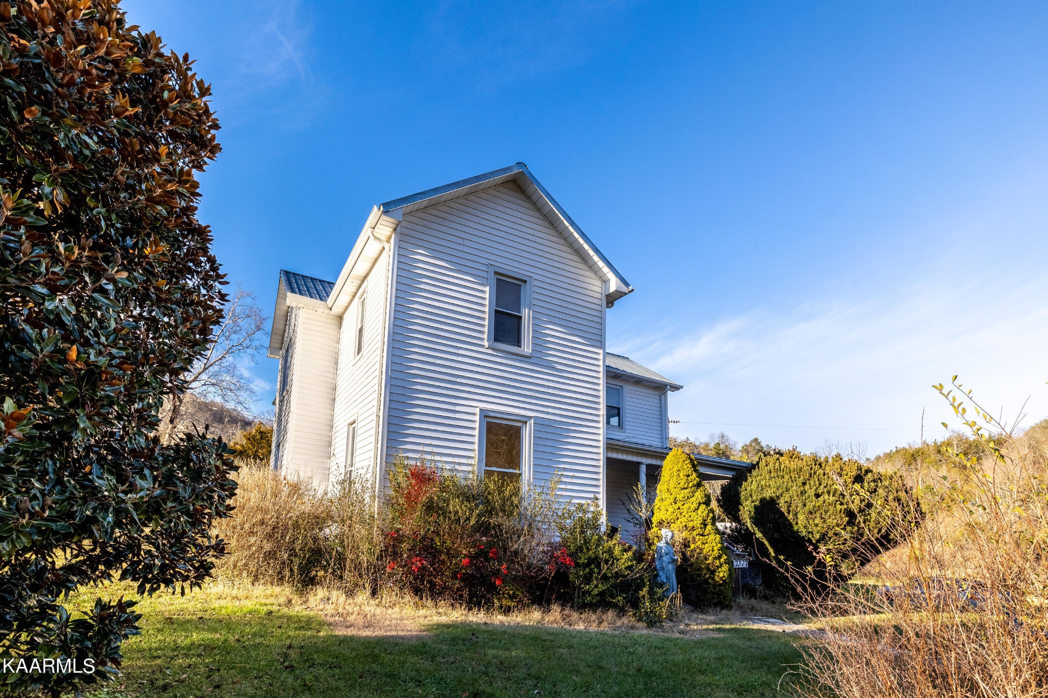 2377 Little Sycamore Road Tazewell, TN 37879 - Photo 4 of 52 Gallery Image 4