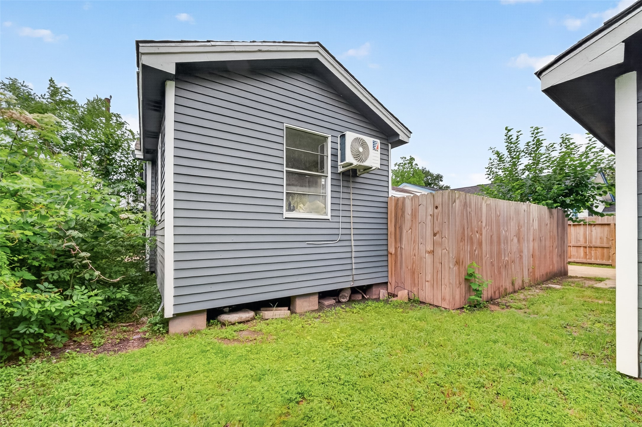 6715 Victoria Street, Unit B Houston, TX 77020 - Photo 3 of 8 a view of backyard with potted plants and wooden fence