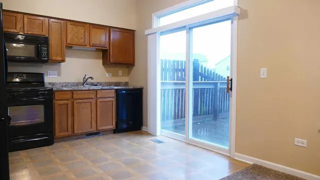 $239,900 | 306 Waubonsee Drive, Plano, IL 60545