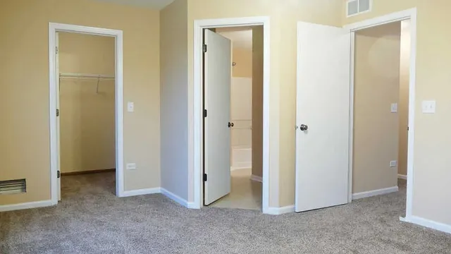 $239,900 | 306 Waubonsee Drive, Plano, IL 60545