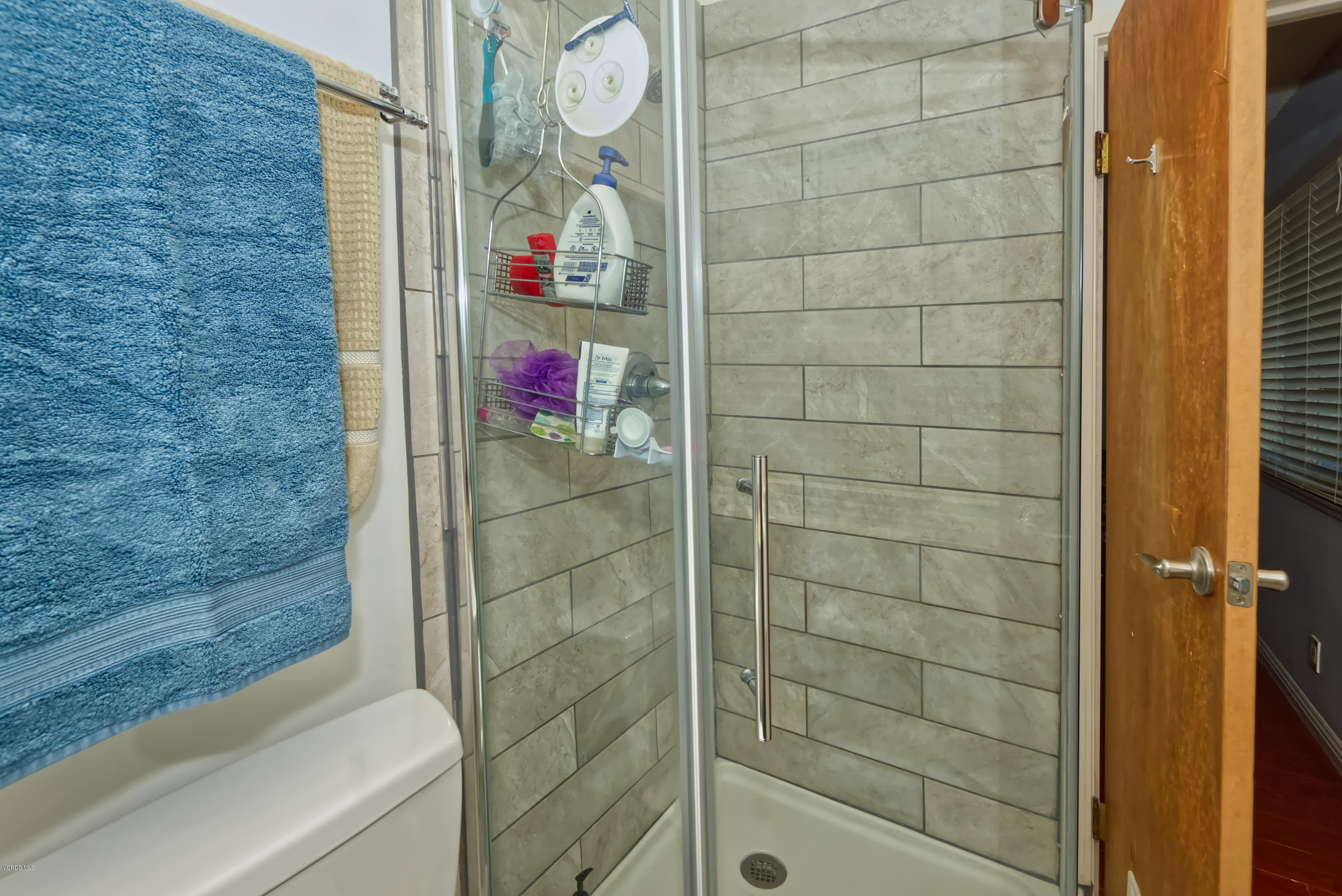 797 Appleton Road Simi Valley, CA 93065 - Photo 14 of 21 a bathroom with a shower