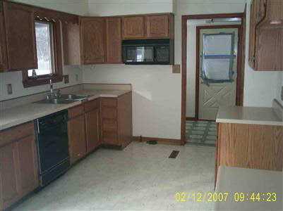 1148 East Vienna Road Clio, MI 48420 - Photo 3 of 7 20212752-2.JPG