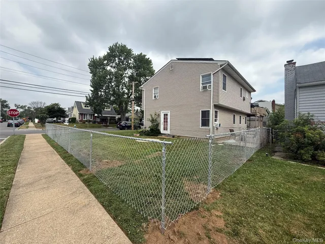 a view of a house with a backyard
