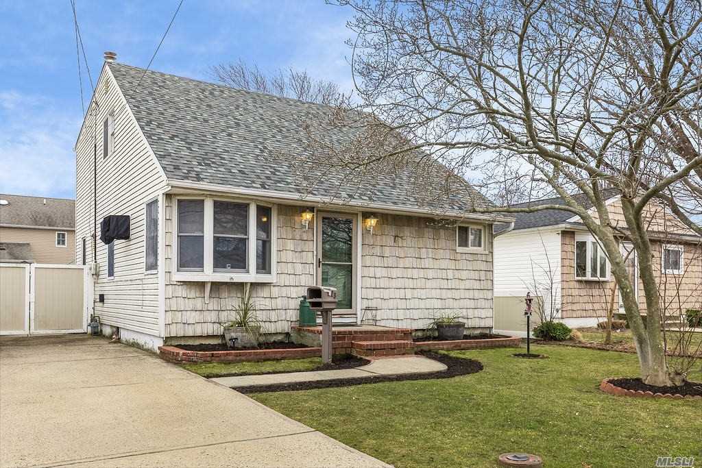 23 East Kissimee Road Lindenhurst, NY 11757 - Photo 1 of 1 Gallery Image 1