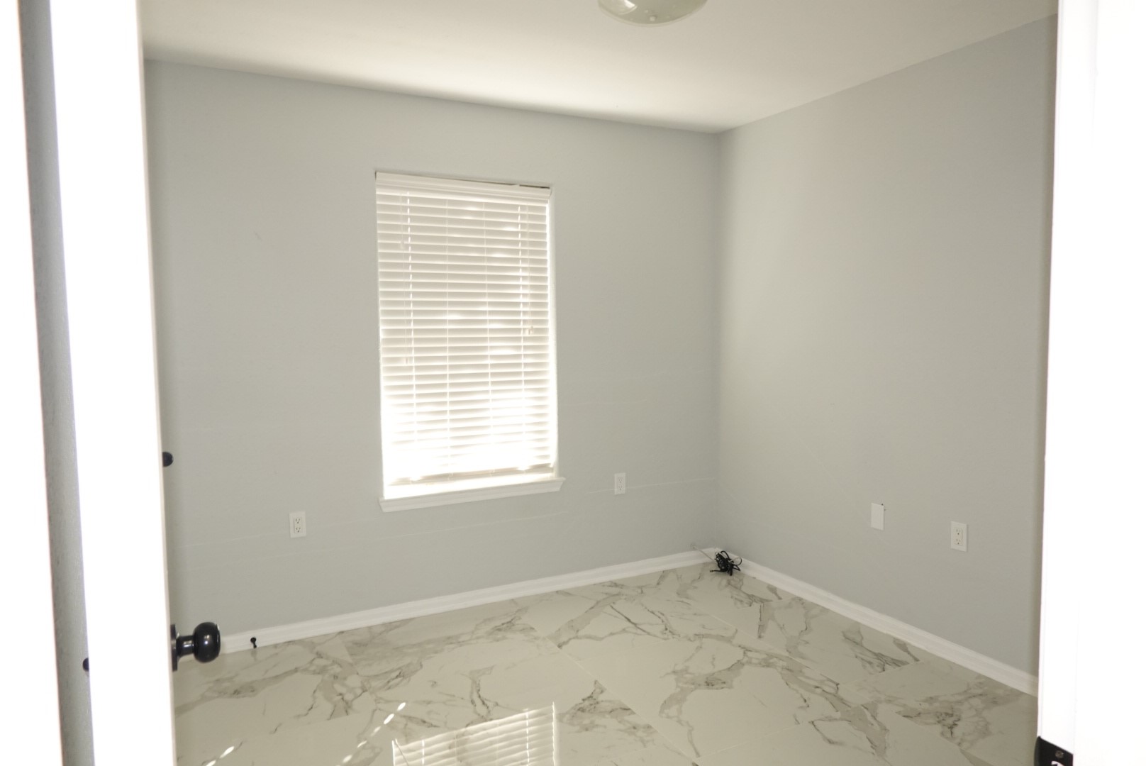 2714 Vienna Place Pasadena, TX 77502 - Photo 6 of 12 a view of a room with a window