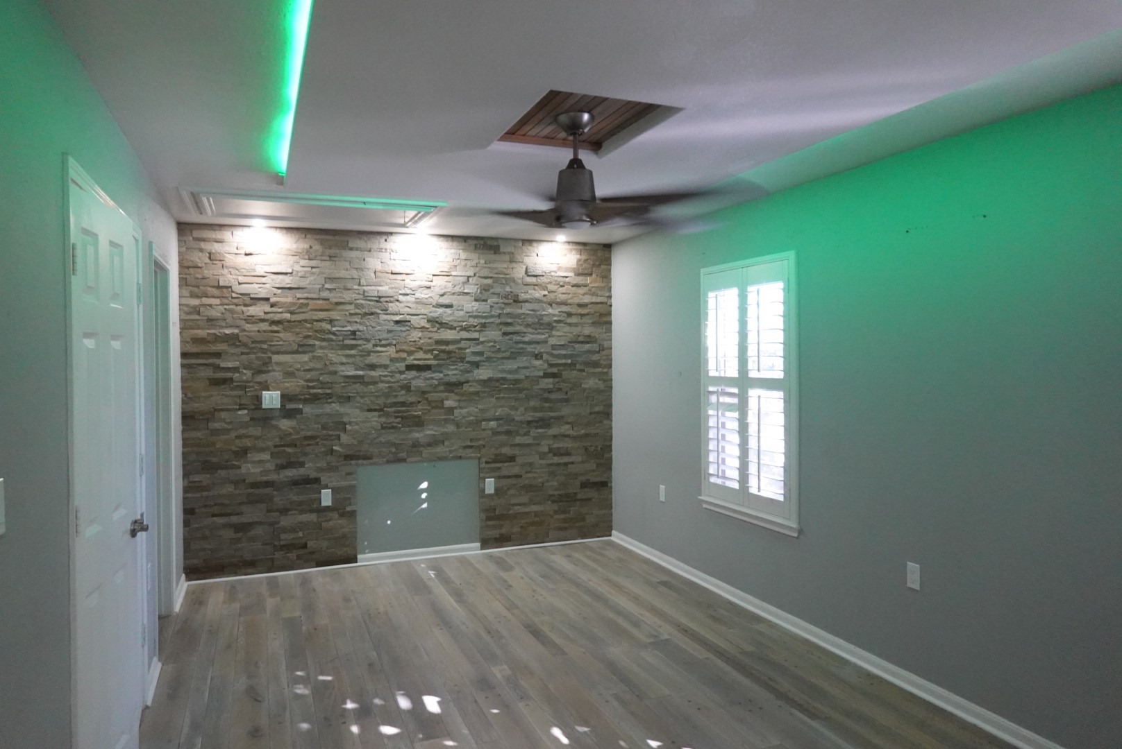 2714 Vienna Place Pasadena, TX 77502 - Photo 8 of 12 a view of empty room with window and entryway