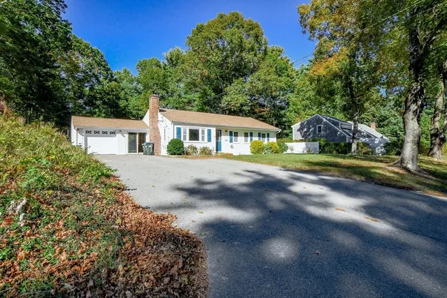 a view of houses with yard