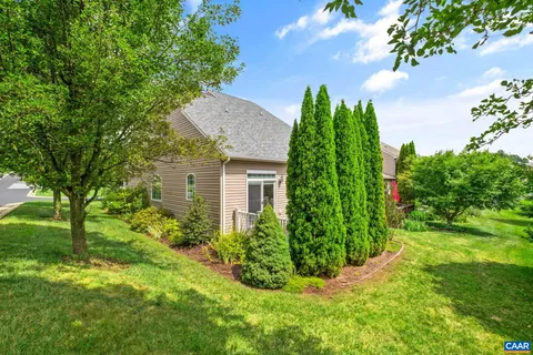 $375,000 | 26 East Pk Vw Drive, Staunton, VA 24401
