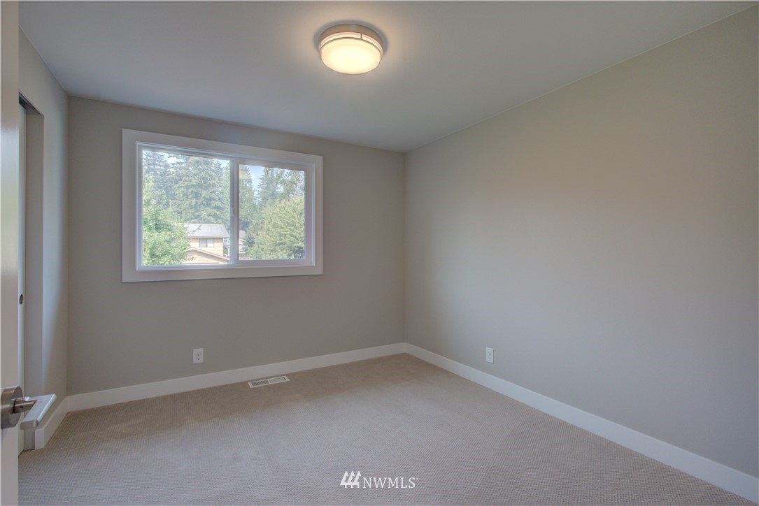 8625 244th Street Southwest Edmonds, WA 98026 - Photo 13 of 21 Gallery Image 13