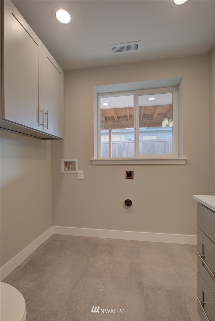 8625 244th Street Southwest Edmonds, WA 98026 - Photo 18 of 21 Gallery Image 18