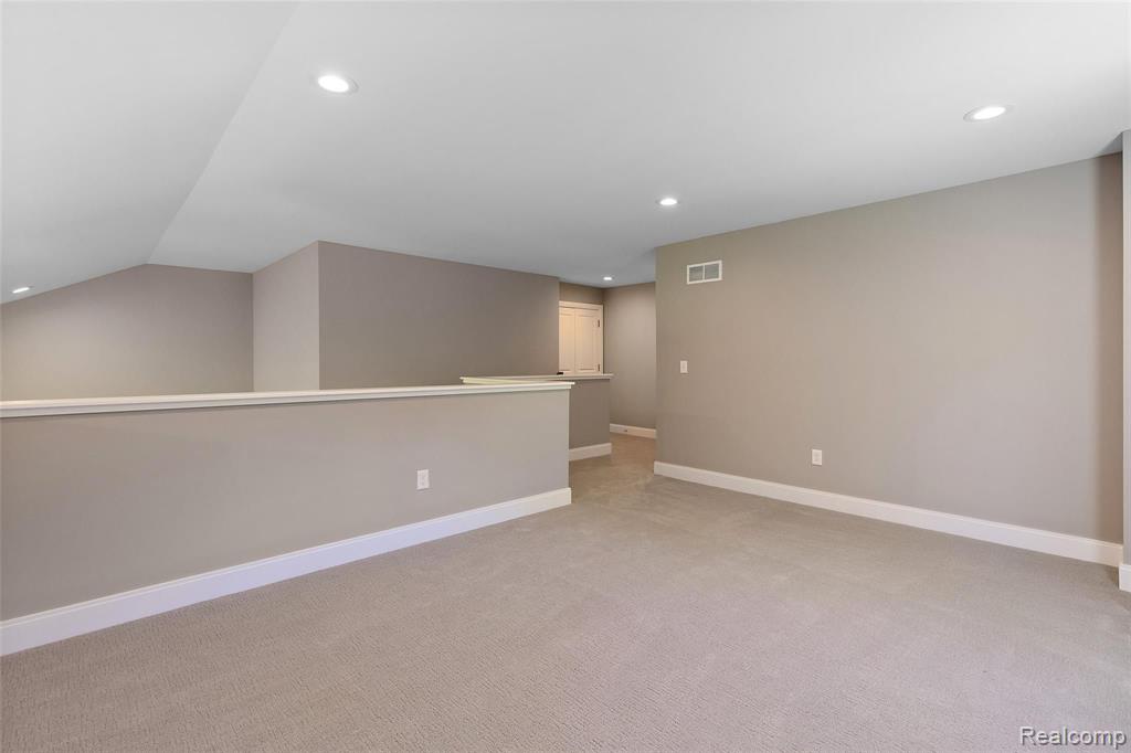 3833 Albatross Court, Unit 27 Rochester, MI 48309 - Photo 32 of 37