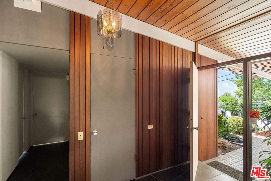 1500 North Tigertail Road Los Angeles, CA 90049 - Photo 15 of 55 Gallery Image 15