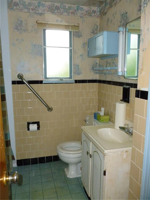17 Robin Road McKees Rocks, PA 15136 - Photo 12 of 23