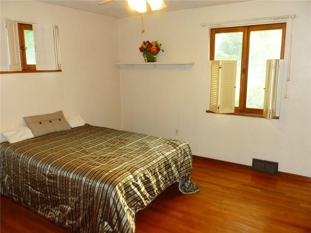 17 Robin Road McKees Rocks, PA 15136 - Photo 5 of 23