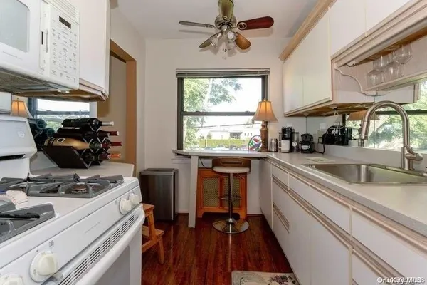 $245,000 | 1213 East Broadway, Unit B24, Hewlett, NY 11557