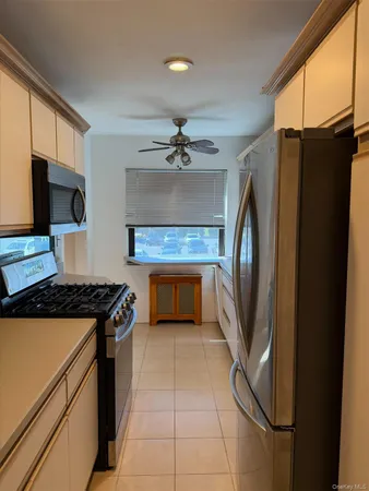 $245,000 | 1213 East Broadway, Unit B24, Hewlett, NY 11557