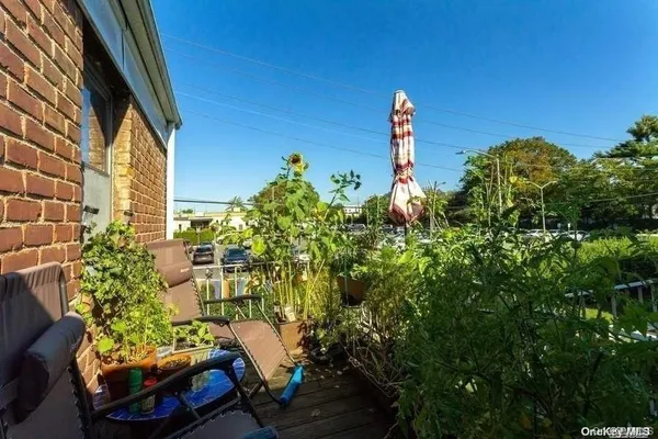 $245,000 | 1213 East Broadway, Unit B24, Hewlett, NY 11557