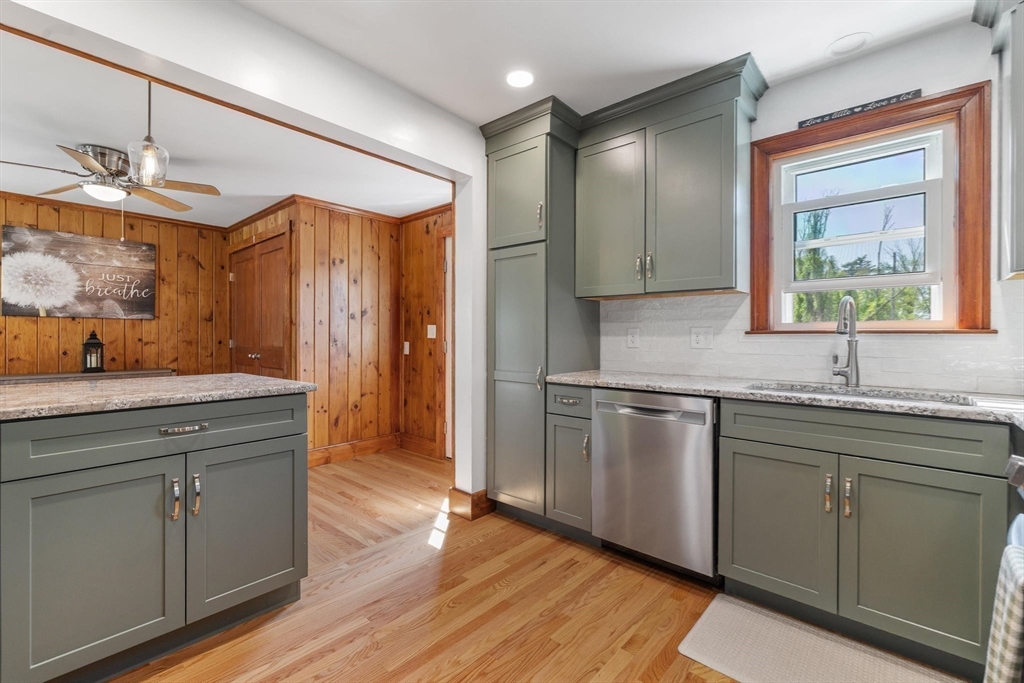 5 Bates Street Mendon, MA 01756 - Photo 9 of 37