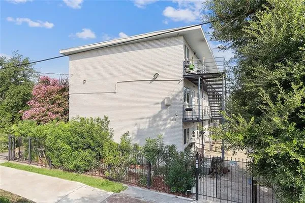$1,150 | 2013 South Liberty Street, Unit 202, New Orleans, LA 70113