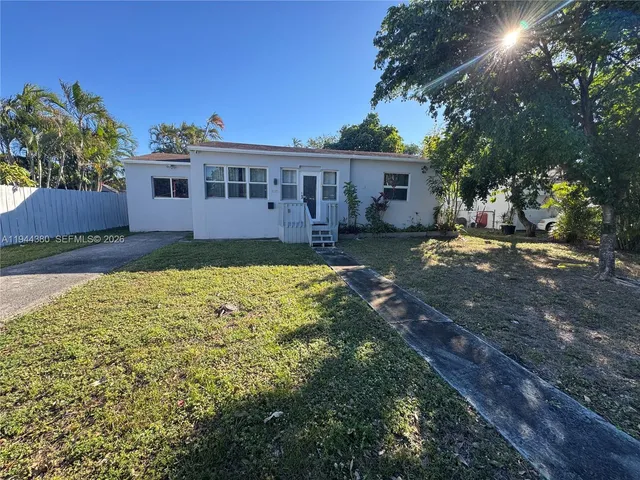 $2,699 | 825 North 26th Avenue, Hollywood, FL 33020