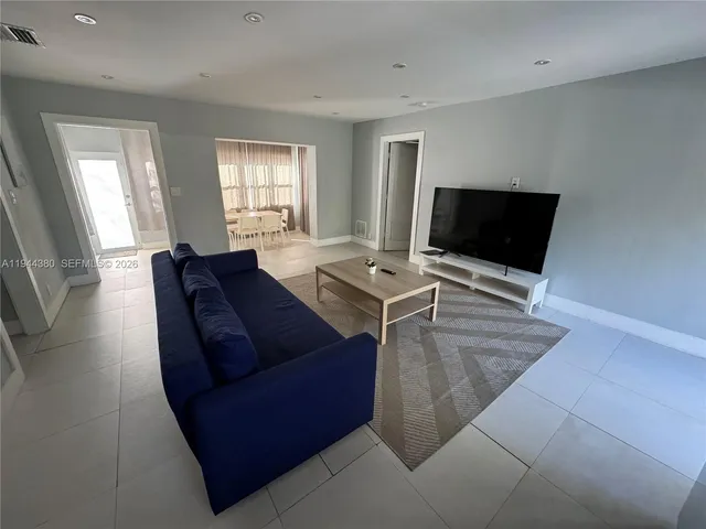 $2,699 | 825 North 26th Avenue, Hollywood, FL 33020