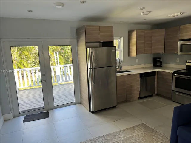 $2,699 | 825 North 26th Avenue, Hollywood, FL 33020