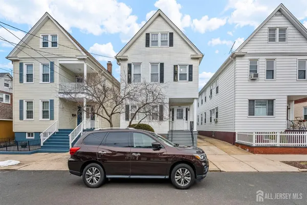 $2,200 | 11 Oxford Street, New Brunswick, NJ 08901