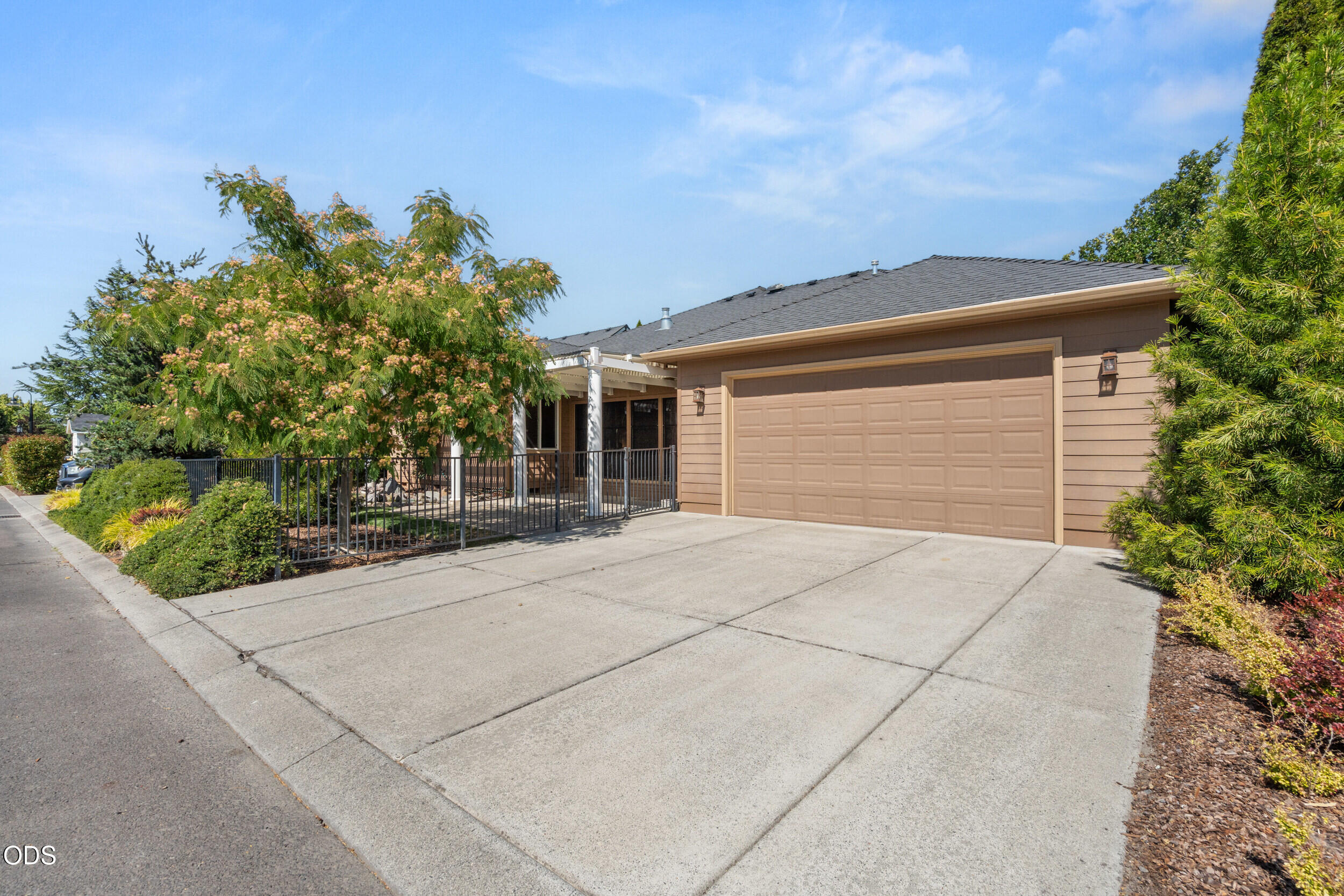 935 Sandoz Street Central Point, OR 97502 - Photo 34 of 36