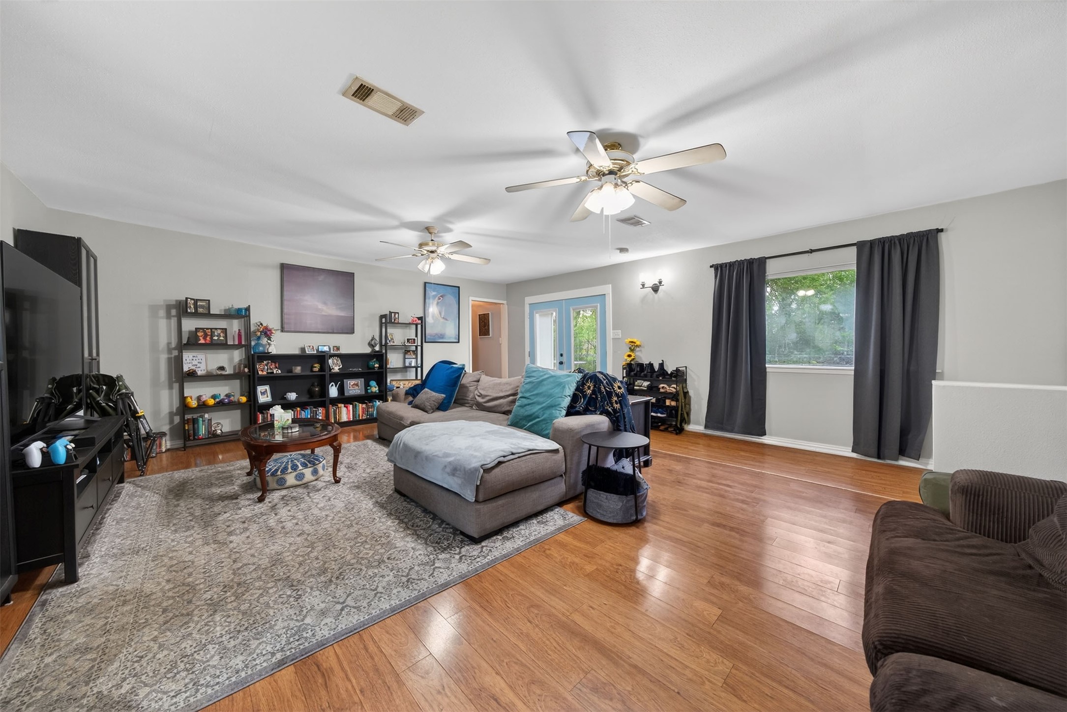 15185 Travis Lane Willis, TX 77378 - Photo 2 of 32