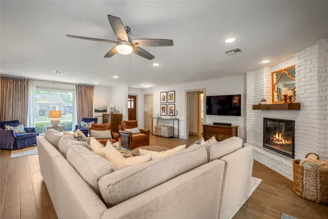 $535,000 | 1911 Stebbins Drive, Houston, TX 77043