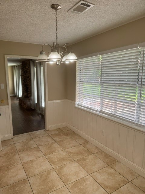 6026 Coral Ridge Road Houston, TX 77069 - Photo 13 of 34 New blinds throughout the home.