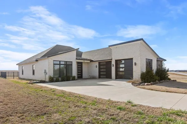 $485,000 | 186 Desert Mountain Drive, Gordonville, TX 76245