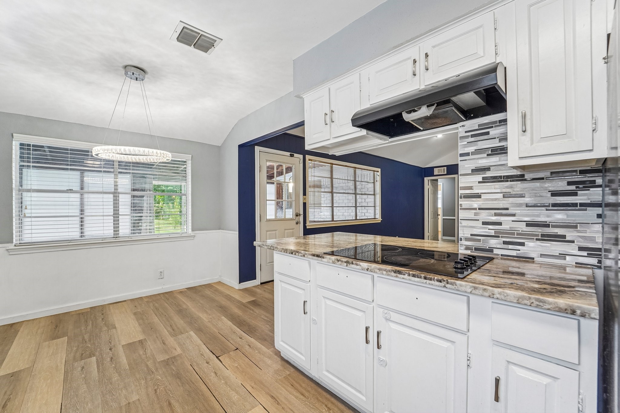 6123 Rena Street Houston, TX 77092 - Photo 19 of 48 Updated kitchen with breakfast nook