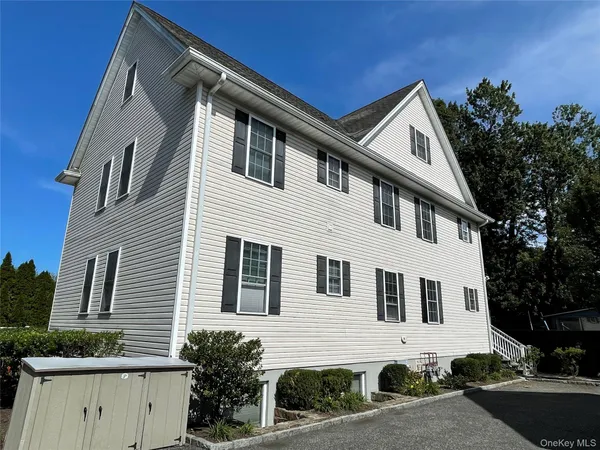 a view of house with a yard