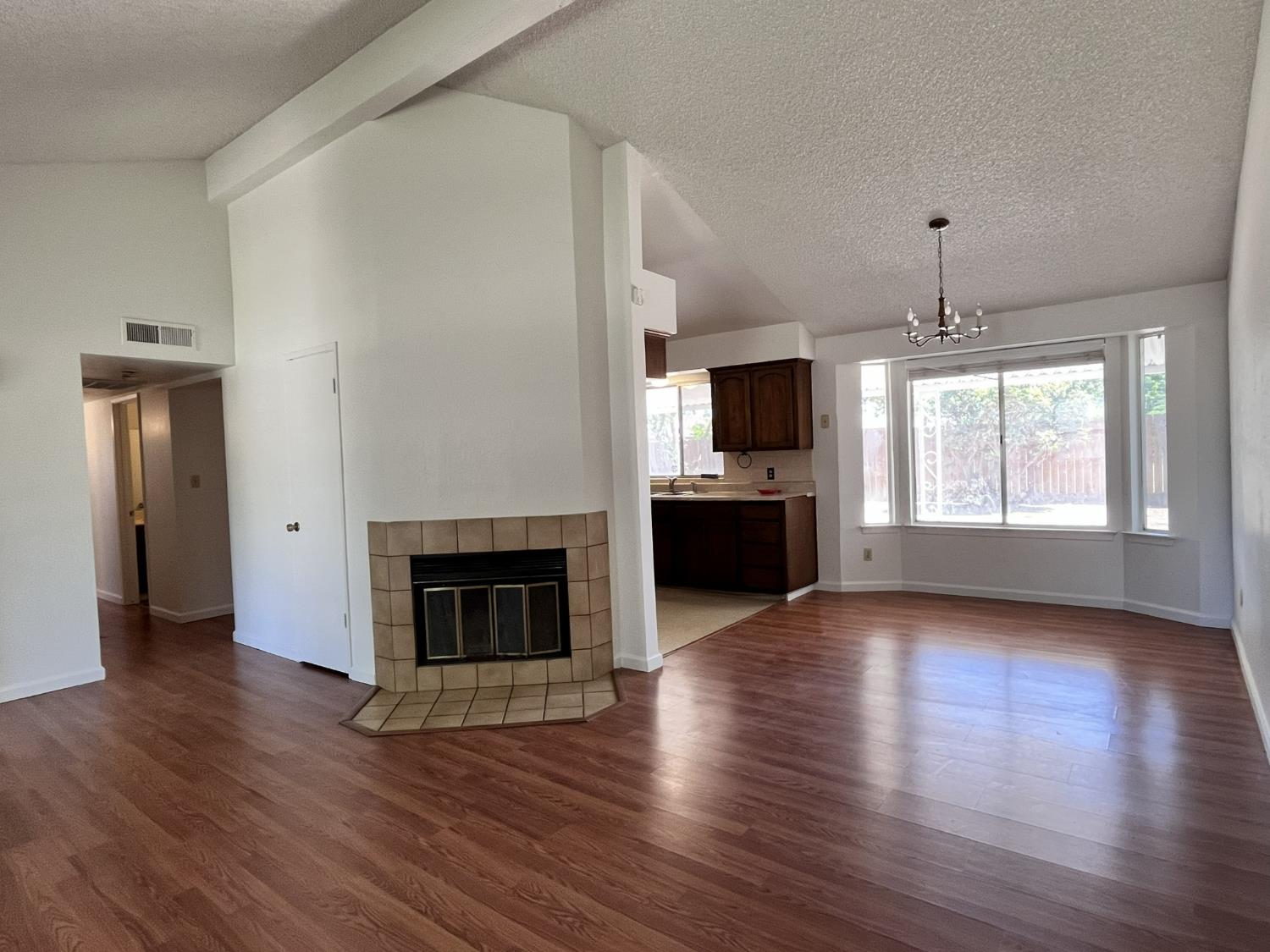 5337 West Richert Avenue Fresno, CA 93722 - Photo 5 of 15