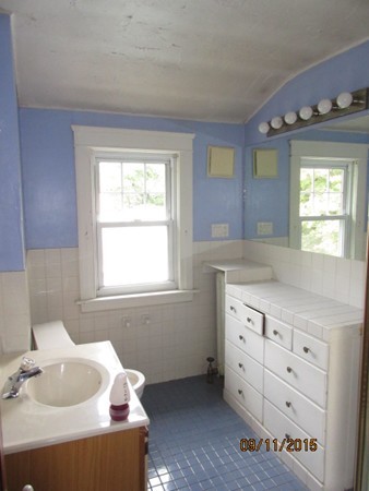 15 Woodman Road Worcester, MA 01602 - Photo 10 of 13
