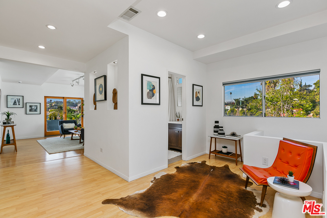 515 Oleander Drive Los Angeles, CA 90042 - Photo 11 of 44