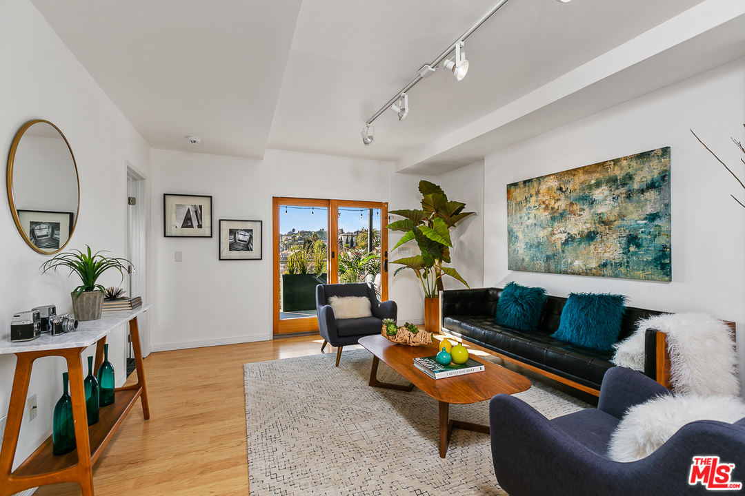 515 Oleander Drive Los Angeles, CA 90042 - Photo 12 of 44