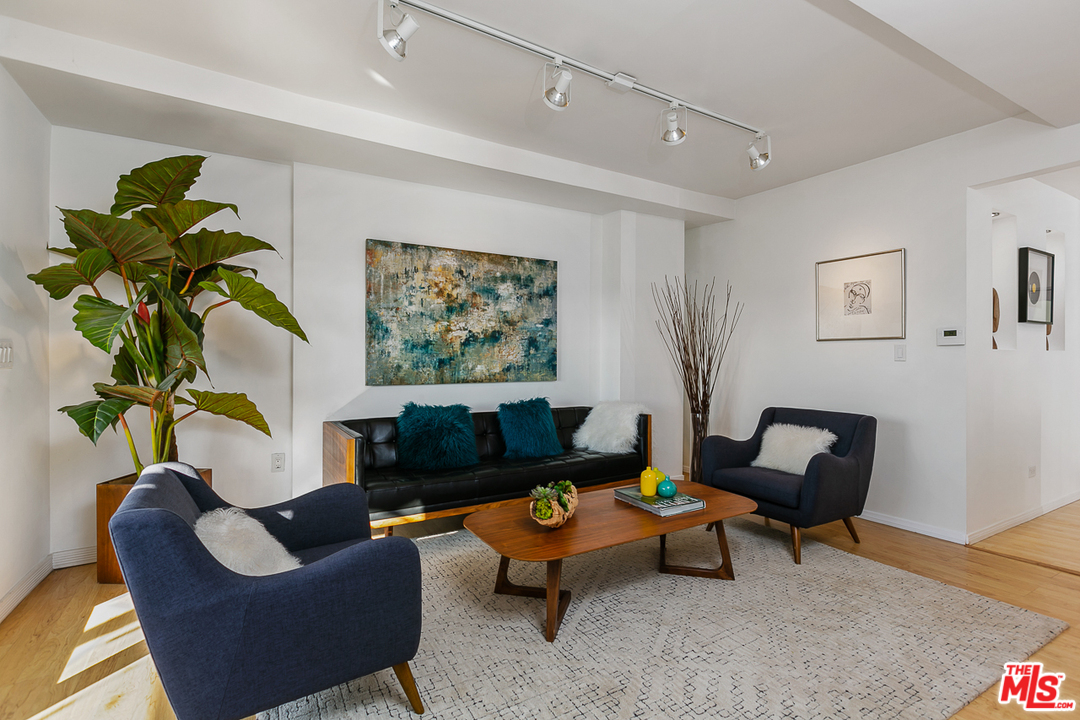 515 Oleander Drive Los Angeles, CA 90042 - Photo 13 of 44