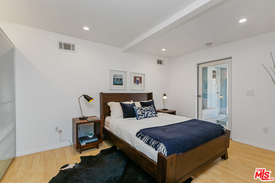 515 Oleander Drive Los Angeles, CA 90042 - Photo 17 of 44